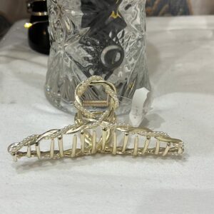 Twisted Pearls Golden Metal Catcher