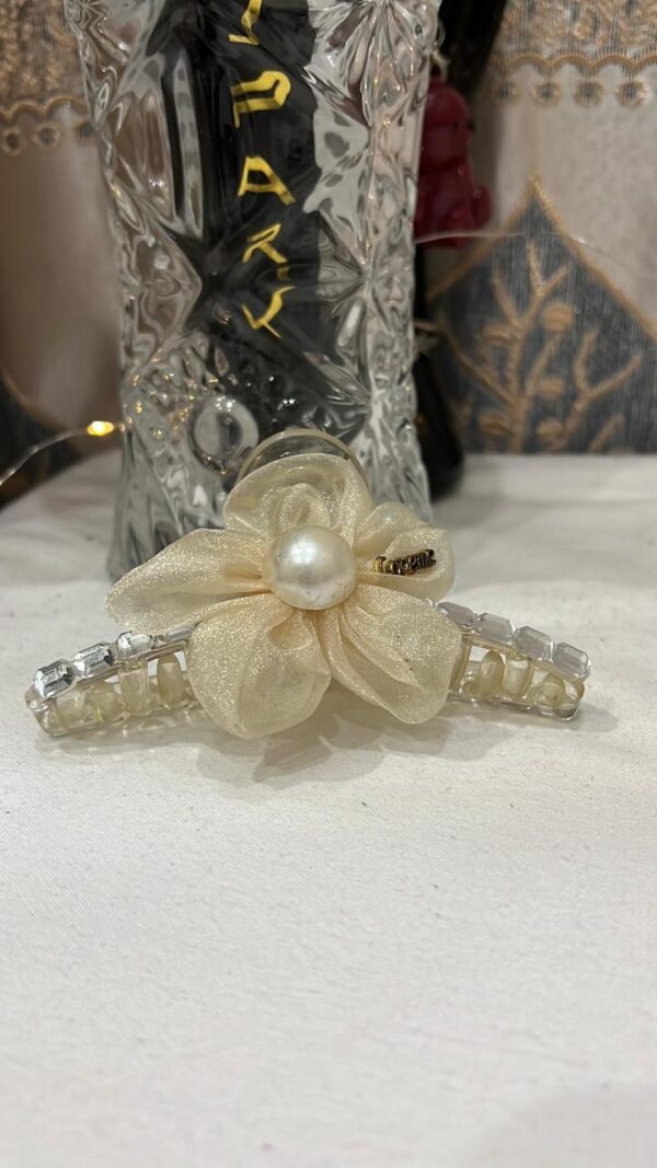 Flower Elegent Pearl Catcher In Plastic