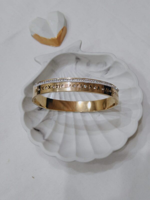 Romen Numeral Golden Handcuff