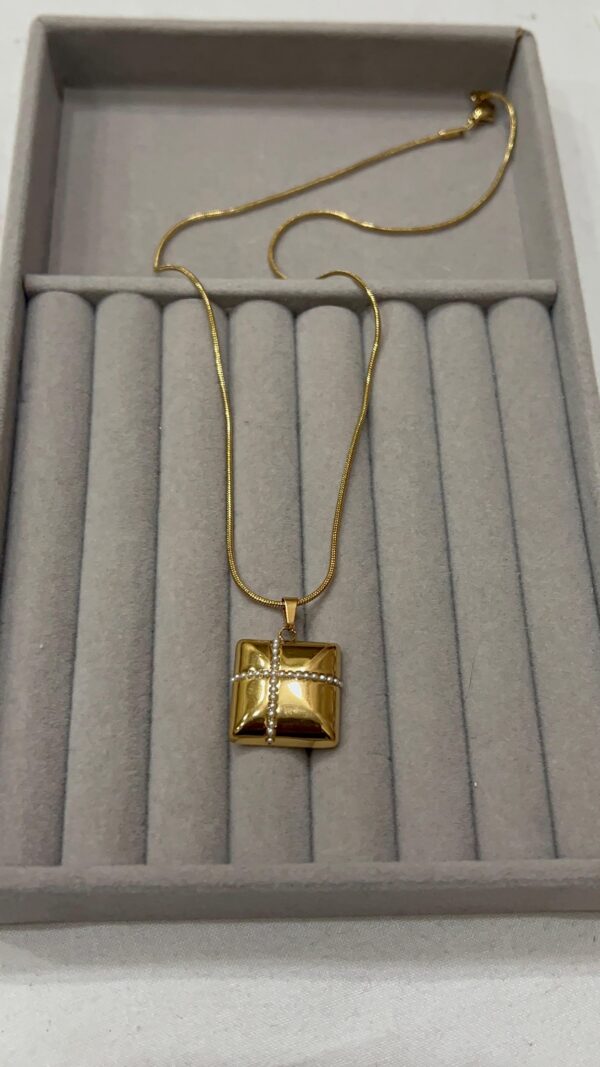Box Stainless Steel luxury Stone Pendent