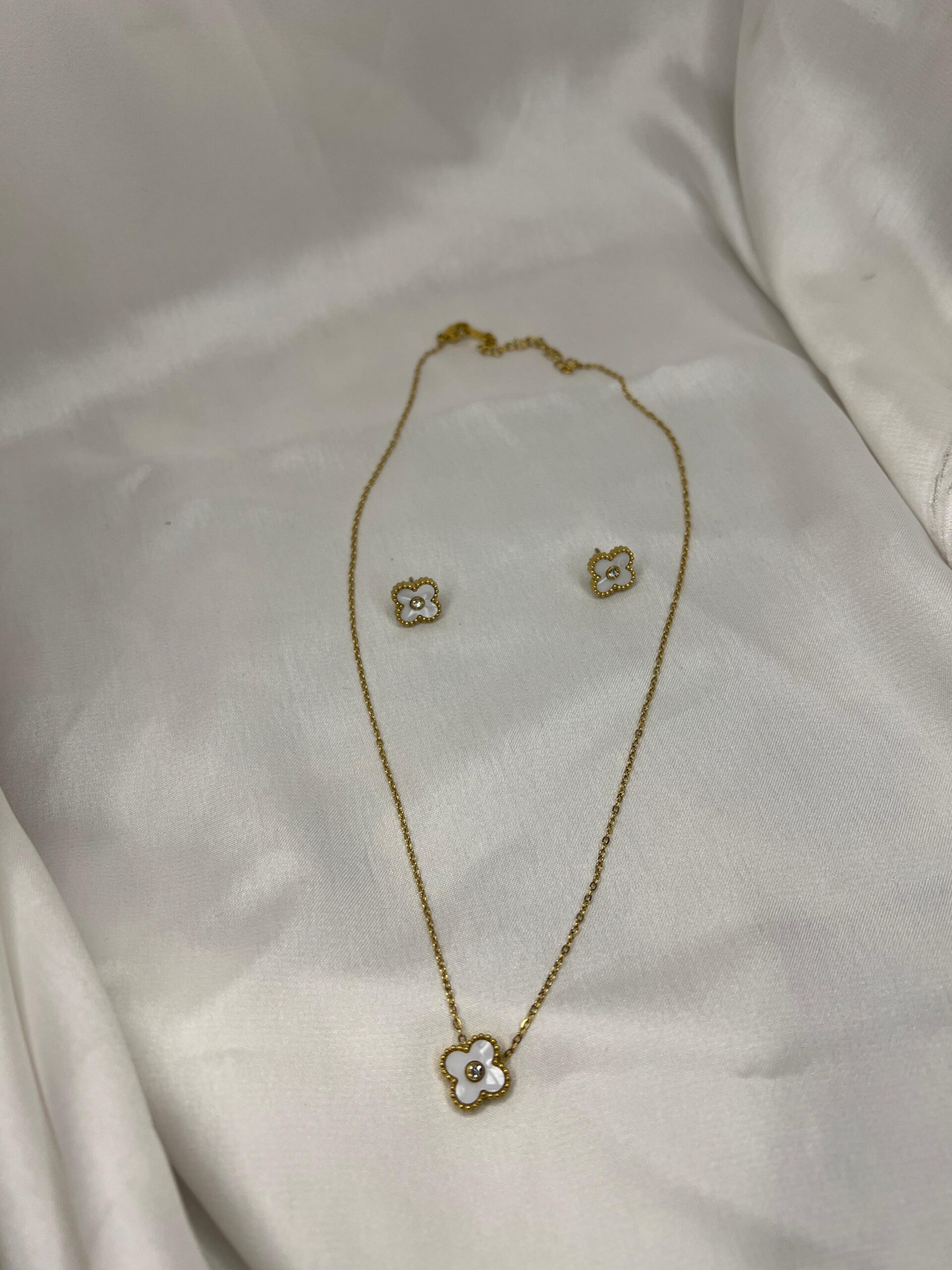 White Clover Stainless Steel Stone Set